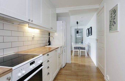 Glomset Apartment | Peaceful countryside apartment near Ålesund. Fjord & Mountain views & garden