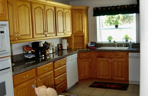 Dollar Corner House | Tranquil Country Retreat Near PDX with Ocean View Amenities