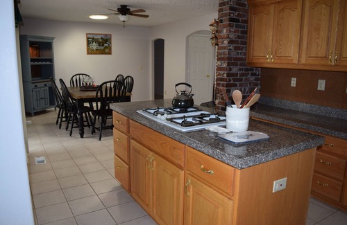 Dollar Corner House | Tranquil Country Retreat Near PDX with Ocean View Amenities
