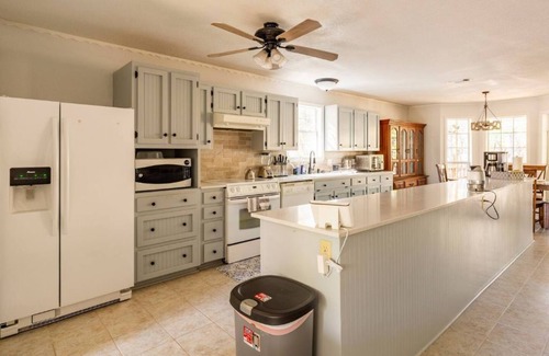 New Braunfels House | Serene Country Retreat with Pool and Pet-Friendly Amenities
