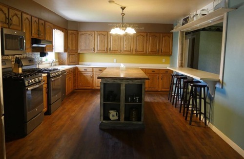 Thompsonville House | Relaxing Southern IL House with Hot Tub and Pond Access