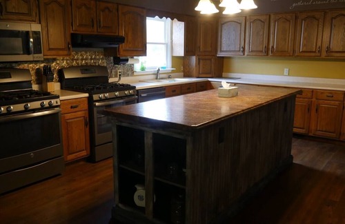 Thompsonville House | Relaxing Southern IL House with Hot Tub and Pond Access