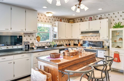 Rockfield Apartment | Peaceful Couple’s Getaway 4 Mi to Delphi!