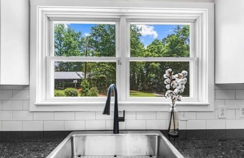 Valdese House | Tranquil Getaway with Ocean View and Spa Amenities