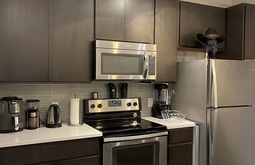 Galindo Apartment | Guest Rated: 10/10 Cozy 1 Bedroom Apt with Lake Views