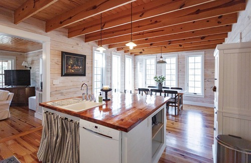Lexington Cabin | Idyllic Cabin by the Creek with Fire Pit Near Lexington