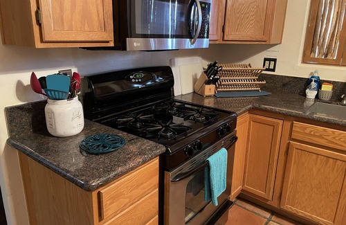 Casas Adobes House | Idyllic Santa Fe Escape: Close to Omni Golf Course