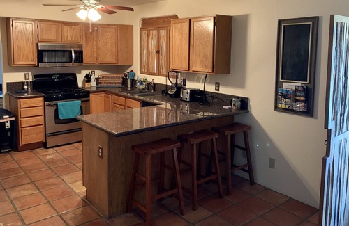 Casas Adobes House | Idyllic Santa Fe Escape: Close to Omni Golf Course