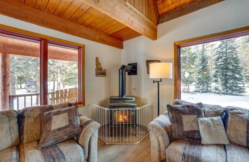 Tamarack Resort House | Serene Donnelly Retreat Near Lake Cascade - Pet Friendly Stay