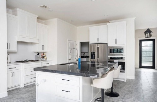 Bixby House | Serene Elegant Getaway with Pet-Friendly Amenities