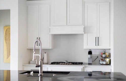 Bixby House | Serene Elegant Getaway with Pet-Friendly Amenities