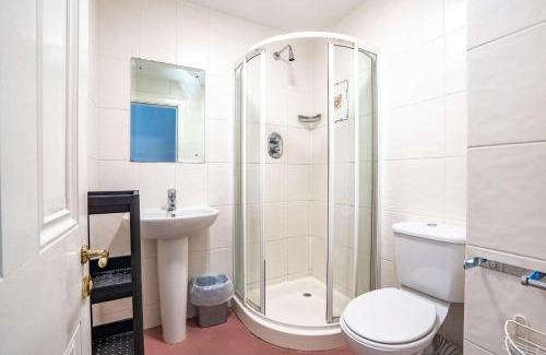 Grand Canal Dock House | Peaceful Ensuite Room in Dublin