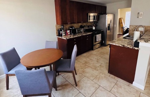 Oak Trails House | Peaceful Entire Home 15 Mn IAH, 25 Mn from Downtown, WFH Station, Up to 6 Guests