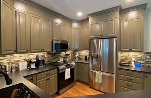 Niles House | Tranquil Getaway Near Notre Dame & Lake Michigan with Hot Tub