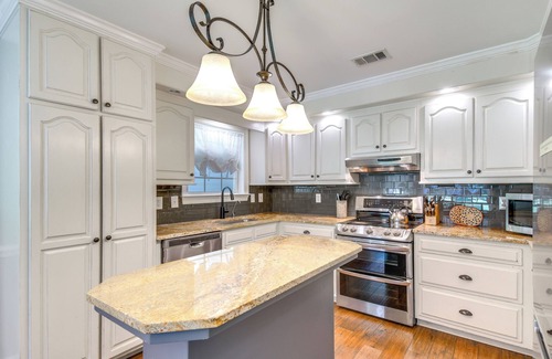 Fairhope Cottage | Guest Rated Fairhope Cottage with Spa and Covered Patio