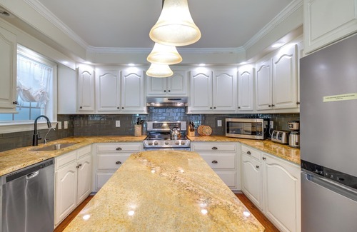 Fairhope Cottage | Guest Rated Fairhope Cottage with Spa and Covered Patio