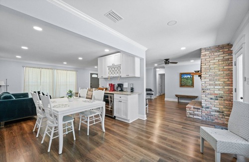 Fairhope House | Tranquil Fairhope Retreat: Relaxing Home with Spa & Breakfast