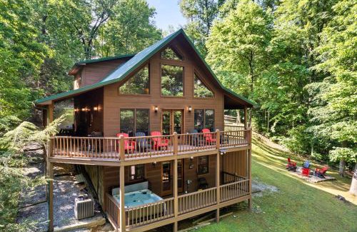 Wears Valley House | Inviting Private Cabin with Hot Tub & Game Room in Wears Valley