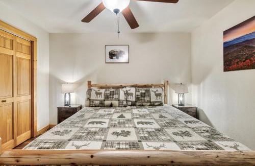 Wears Valley House | Inviting Private Cabin with Hot Tub & Game Room in Wears Valley