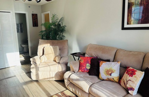 Goose Creek House | Tranquil Family Retreat with Ocean Views and Breakfast
