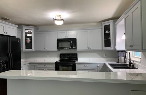 Longwood House | Relaxing Family Retreat with Ocean View & Central Location