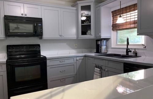 Longwood House | Relaxing Family Retreat with Ocean View & Central Location