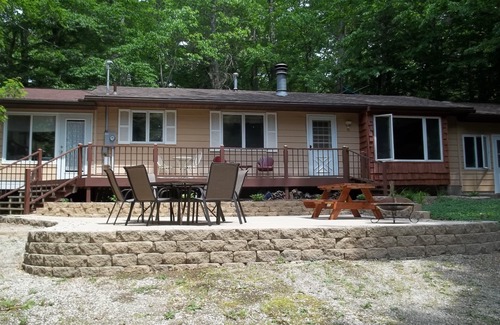 Shelby Cottage | Idyllic Family Retreat Steps from Lake Michigan Beach