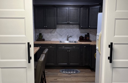 Blackford Apartment | Serene Farmhouse Basement Retreat with Family-Friendly Perks