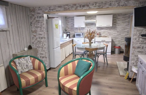 La Bourgonce Cottage | Relaxing Gite La Bourgonce: Family-Friendly with Spa & Kitchen