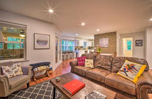 Warnick House | Idyllic Forest Retreat Near Mt Baker with Hot Tub Access!