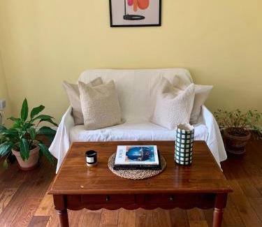 Ealing Common Apartment | Serene Garden View Apartment Near Central London, 4-Star Stay