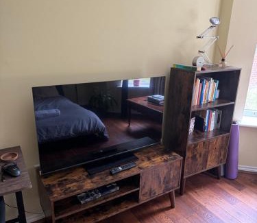 Ealing Common Apartment | Serene Garden View Apartment Near Central London, 4-Star Stay