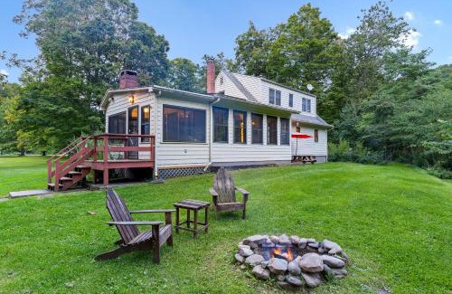Grahamsville House | Serene River Retreat with Family and Pet-Friendly Amenities