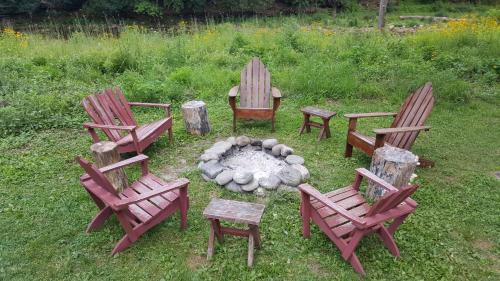 Grahamsville House | Serene River Retreat with Family and Pet-Friendly Amenities