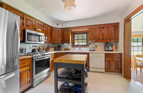 Grahamsville House | Serene River Retreat with Family and Pet-Friendly Amenities
