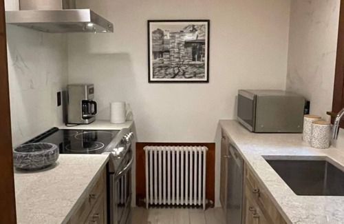 Northborough Cottage | Peaceful Getaway Cottage on grounds of historic mid-century gem