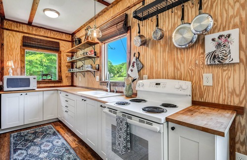 Athens House | Serene Retreat: Experience Life's Simple Pleasures