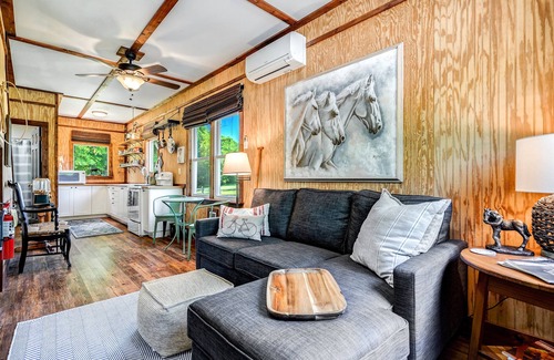 Athens House | Serene Retreat: Experience Life's Simple Pleasures