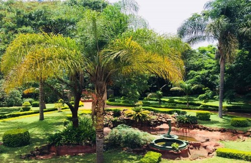 Harare East House | Tranquil Hillside Retreat with Pool and Spa Amenities