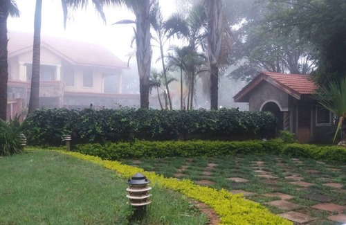 Harare East House | Tranquil Hillside Retreat with Pool and Spa Amenities