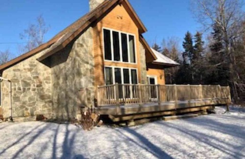 West Dover House | Tranquil Escape near Mt. Snow with Pool & Spa Amenities