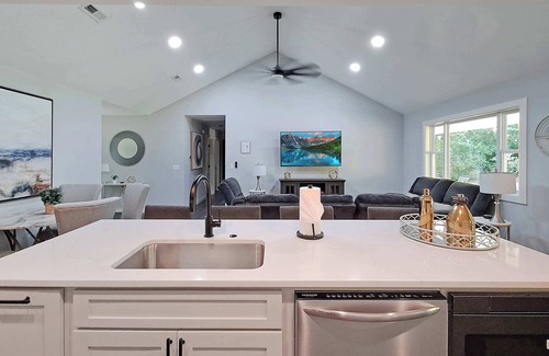 Fayetteville House | Pet-Friendly Home Near University of Arkansas - Rated 10/10