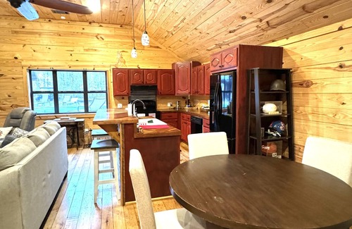 Oxford Cabin | Tranquil Guest House Near Oxford Square with Kitchen Access