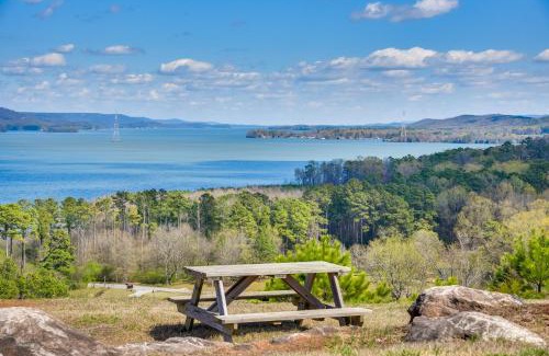 Guntersville House | Tranquil Guntersville Cabin with Fire Pit, Ideal for Families