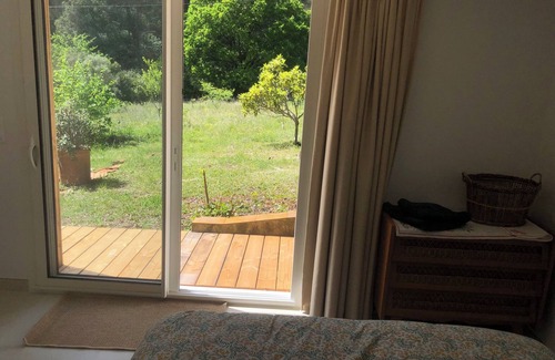 Cuges-les-Pins Apartment | Peaceful haven in the heart of the Sainte Beaume massif, swimming pool. Beach, Marseille 20 km.