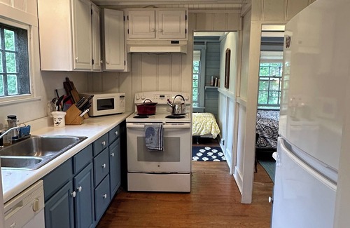 Westport Point Cottage | Idyllic Retreat Near Woods and Beach - Guest Rated 9.8