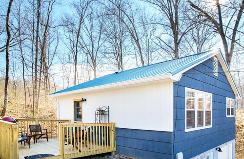 Knoxville Cottage | Tranquil Hillside Haven with Spa & Family-Friendly Amenities