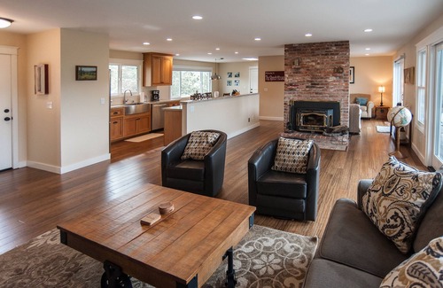 Cloverdale House | Peaceful Sonoma County Ranch House with Amazing Views