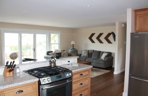 Cloverdale House | Peaceful Sonoma County Ranch House with Amazing Views