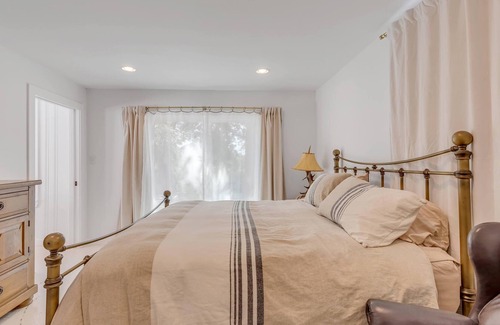 Martindale House | Peaceful Historic Luxury on the River, 4/2 w/ watercrafts, fine finishes